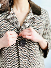 Load image into Gallery viewer, Vintage 1940s tweed jacket velvet collar large buttons
