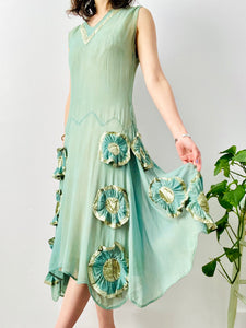 Vintage 1920s green silk dress with ruched velvet flowers