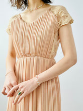 Load image into Gallery viewer, Vintage dusty pink pleated dress
