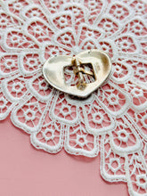 Load image into Gallery viewer, Vintage heart shaped buckle

