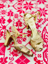 Load image into Gallery viewer, Vintage 1930s gold mesh metallic sandals
