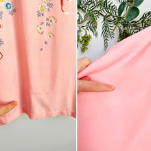 Load image into Gallery viewer, Vintage pastel pink daisy florals Japanese kimono
