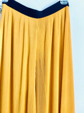 Load image into Gallery viewer, Mustard color mushroom pleated wide leg pants
