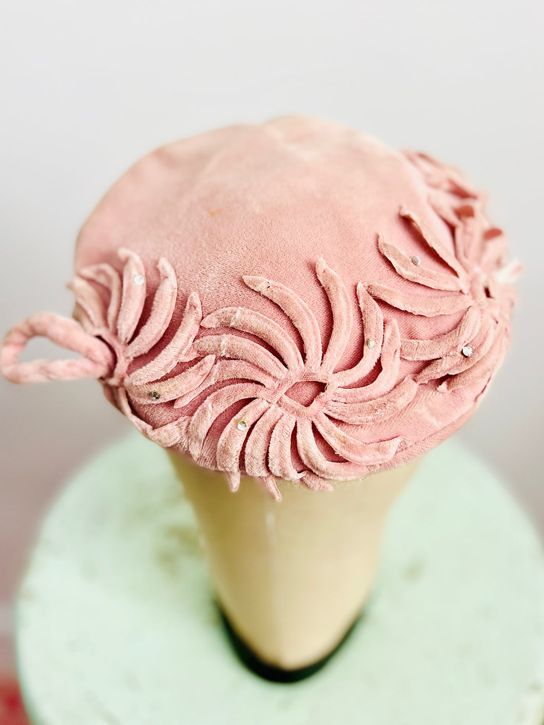 Vintage 1940s dusty pink velvet fascinator