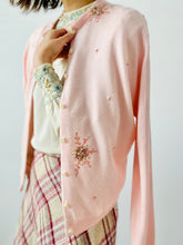 Load image into Gallery viewer, Vintage 1940s pink embroidered cardigan
