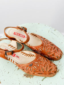 Vintage brown embroidered leather sandals