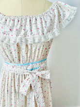 Load image into Gallery viewer, Vintage white cotton Gunne style floral dress
