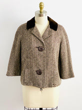 Load image into Gallery viewer, Vintage 1940s tweed jacket velvet collar large buttons
