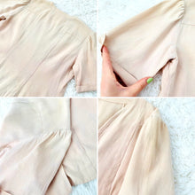 Load image into Gallery viewer, Vintage 1940s champagne pink rayon top w celluloid buttons
