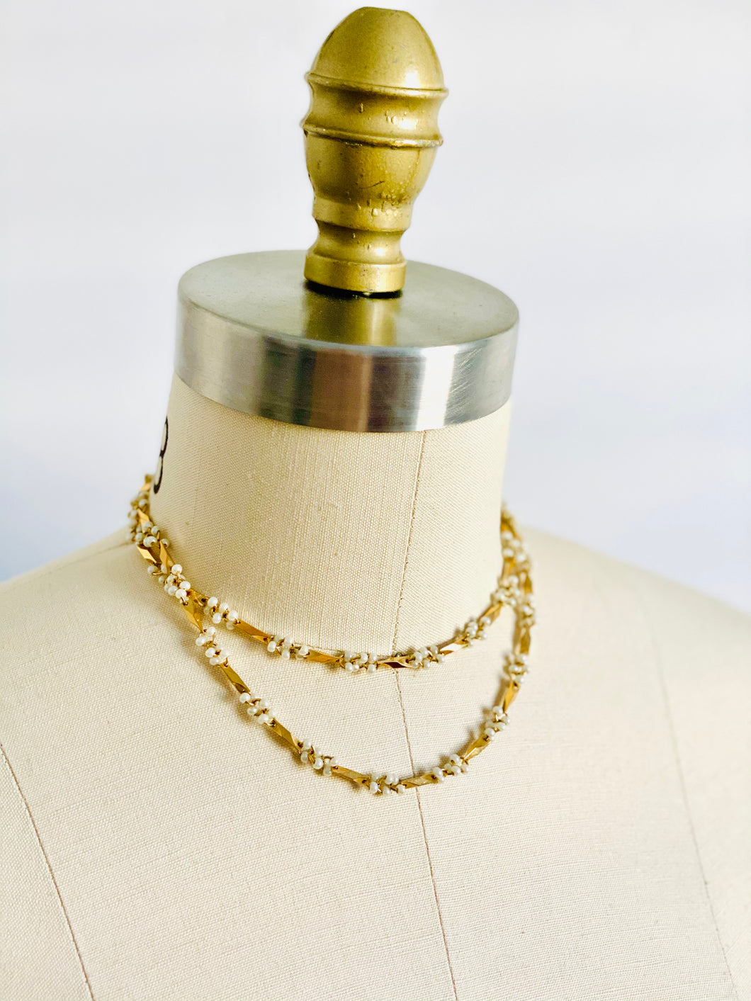 Vintage faux seed pearls gold tone necklace