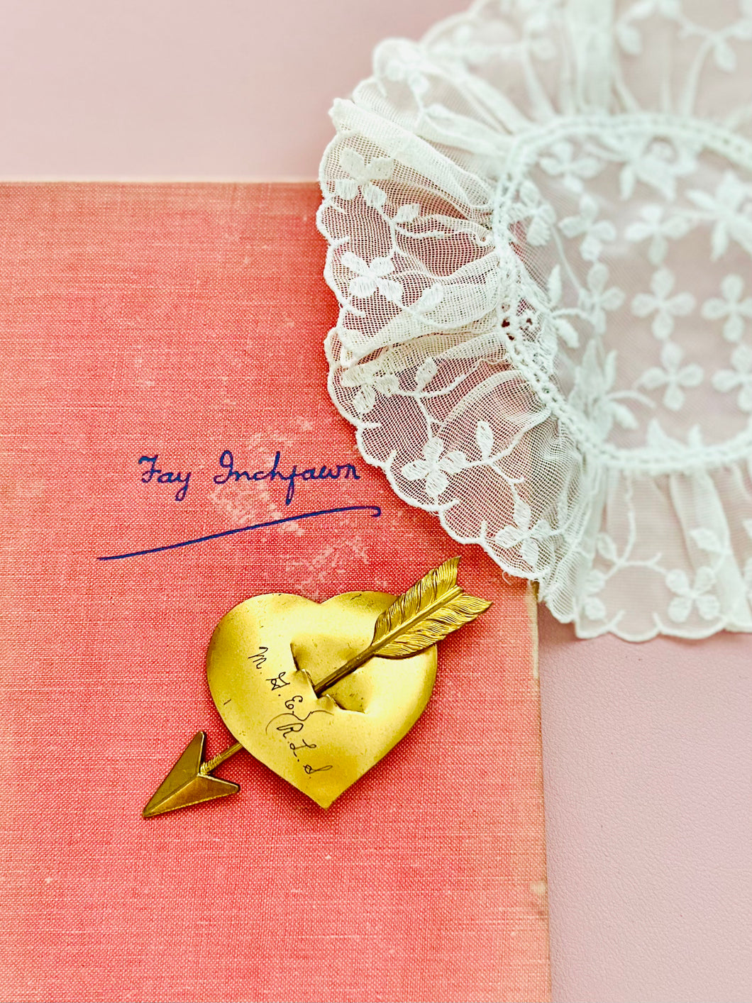 Vintage 1940s golden heart and arrow brooch