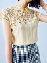 Load image into Gallery viewer, Vintage 1940s beige lace top

