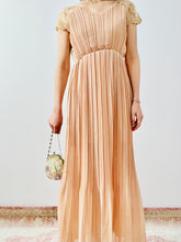 Load image into Gallery viewer, Vintage dusty pink pleated dress
