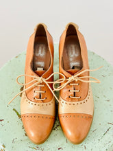 Load image into Gallery viewer, Vintage tan leather lace up oxford heels
