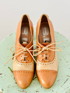 Vintage tan leather lace up oxford heels