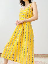 Load image into Gallery viewer, Vintage 1940s yellow floral dress
