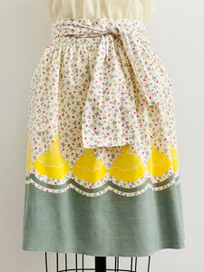 Vintage 1930s novelty print apron lady and ribbon bows