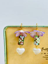 Load image into Gallery viewer, Vintage lilac glass floral earrings

