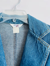 Load image into Gallery viewer, Vintage 1970s blue Levi’s denim jacket/blazer
