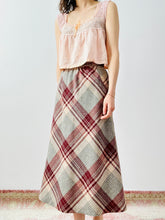 Load image into Gallery viewer, Vintage 1970s A line plaid skirt
