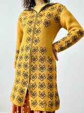 Load image into Gallery viewer, Vintage daisy duster style cardigan
