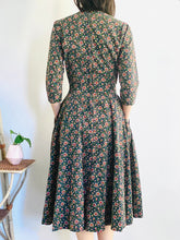 Load image into Gallery viewer, Vintage 1950s Novelty Heart Print Floral Dress w Neck Ties
