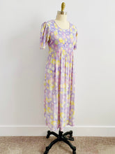 Load image into Gallery viewer, Vintage Pastel Lavender Color Novelty Print Dress w Puff Sleeves
