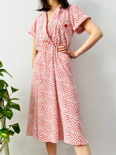 Load image into Gallery viewer, Vintage 1970s novelty print dress with red buttons
