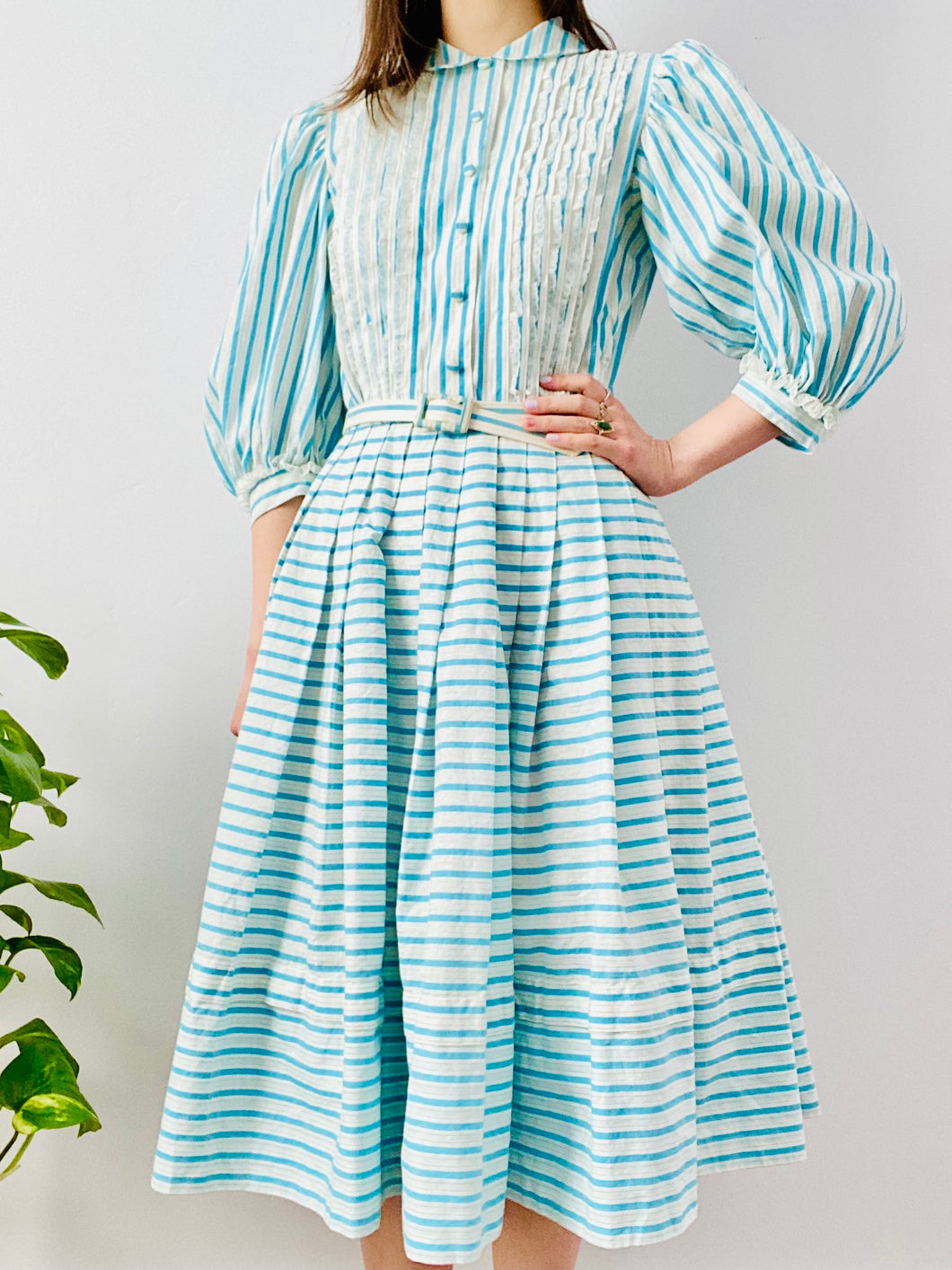 Vintage 1950s blue striped dress w balloon sleeves