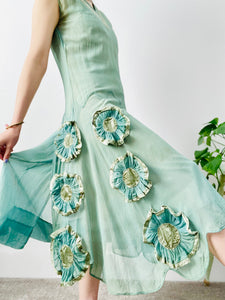Vintage 1920s green silk dress with ruched velvet flowers