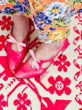 Load image into Gallery viewer, Vintage pink heels w ribbon bow
