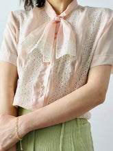Load image into Gallery viewer, Vintage 1940s pink blouse with lace trim
