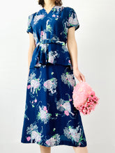 Load image into Gallery viewer, Vintage 1940s Novelty Print Dress Ladies w Parasols
