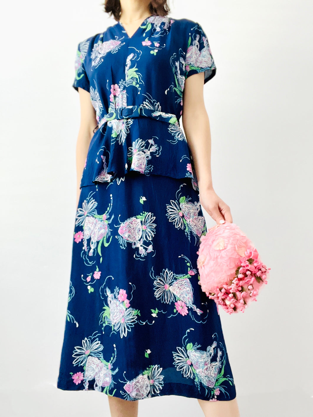Vintage 1940s Novelty Print Dress Ladies w Parasols