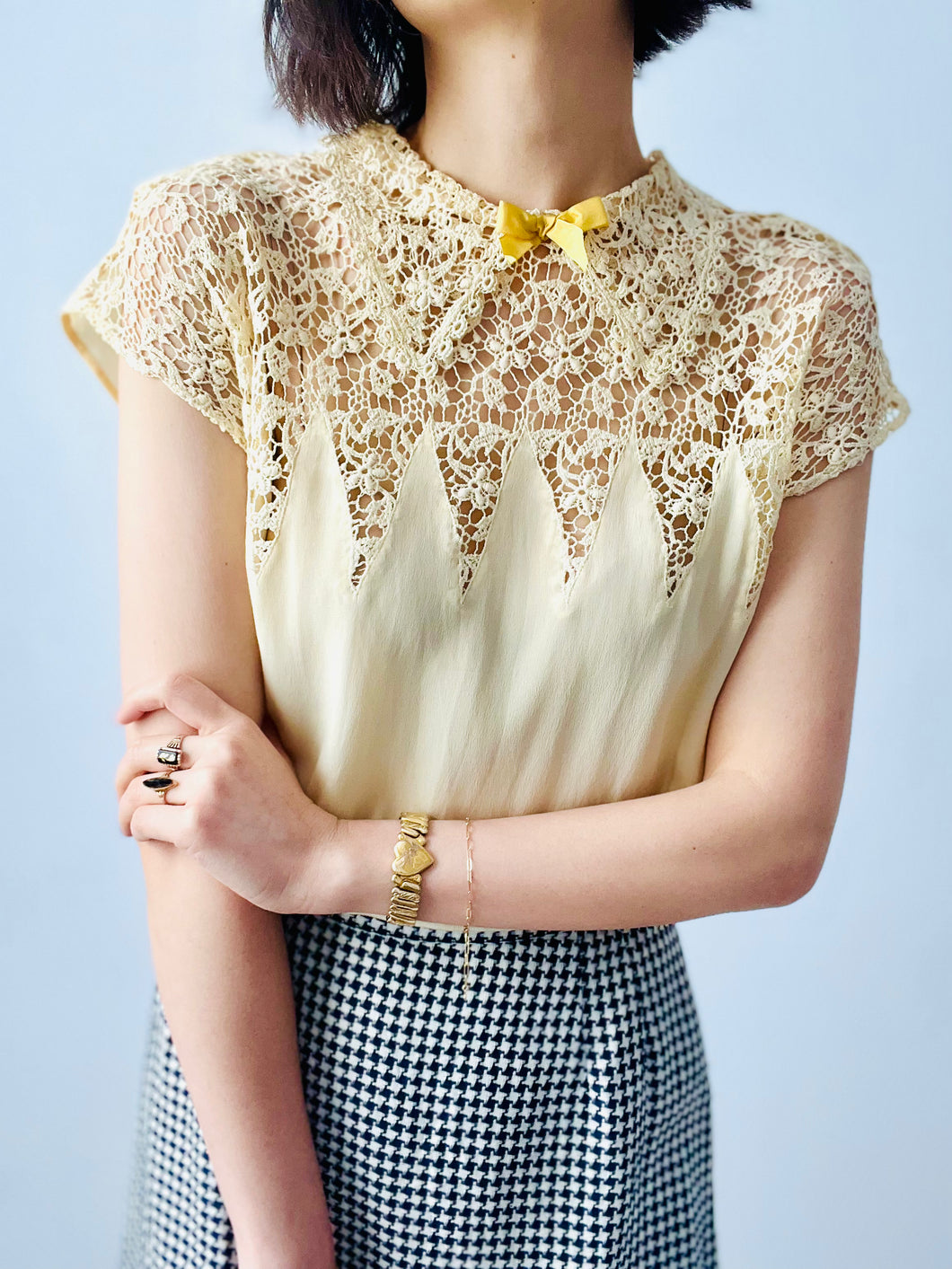 Vintage 1940s beige lace top