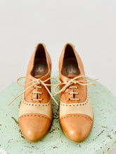 Load image into Gallery viewer, Vintage tan leather lace up oxford heels
