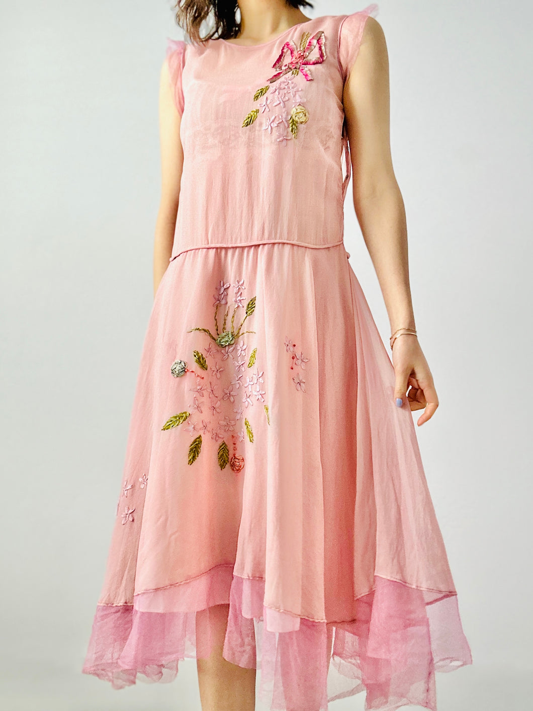 Vintage 1920s lilac color silk dress with ribbonwork