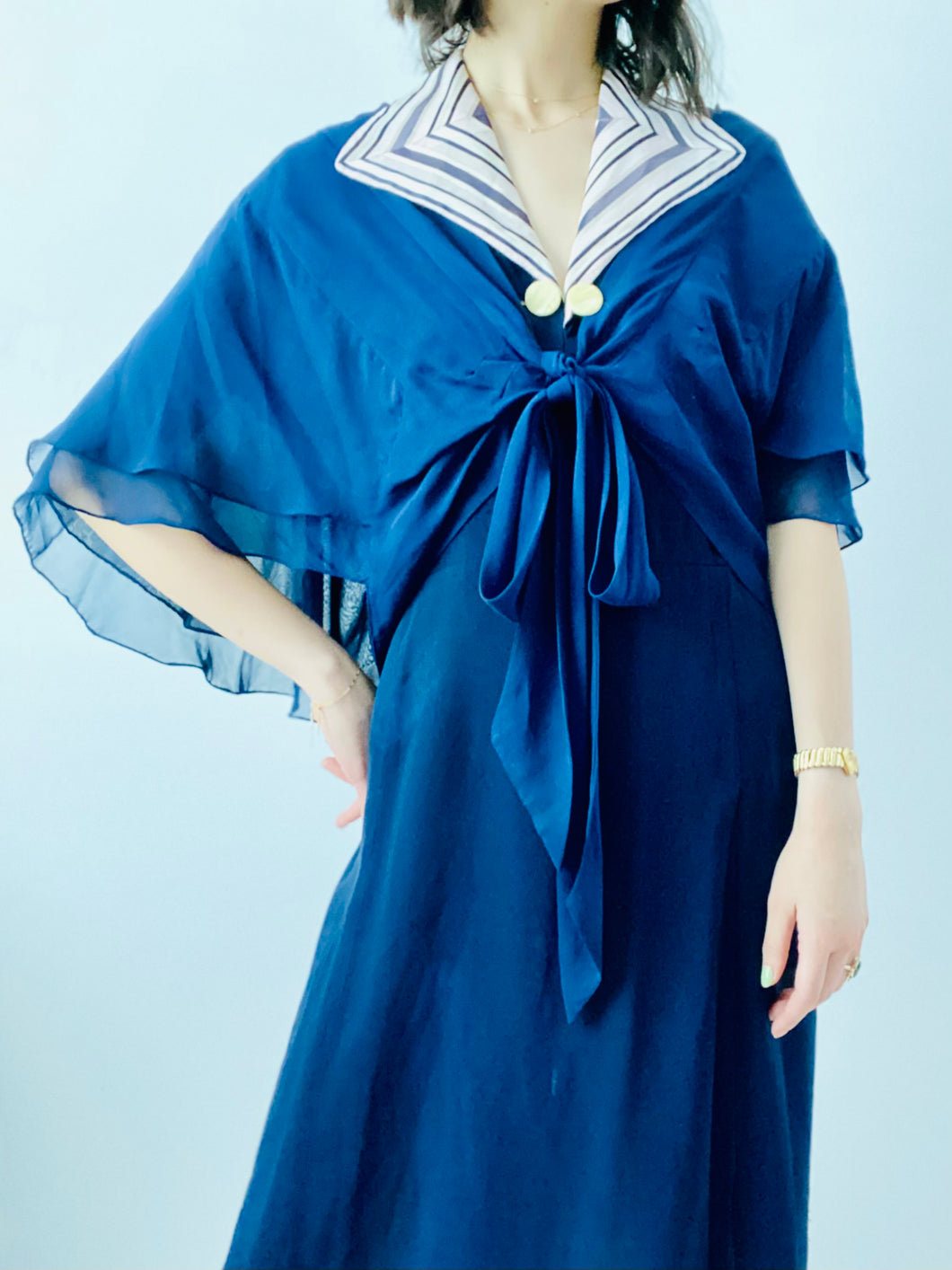 Vintage 1930s navy blue silk top w ribbon ties