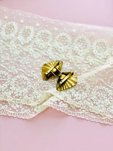 Load image into Gallery viewer, Vintage 1930s Brass Shell Belt Buckle w Pearls

