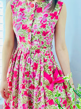 Load image into Gallery viewer, 1950s Ribbon Bow Floral Dress with Single Side Pocket Pink Buttons
