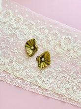 Load image into Gallery viewer, Vintage 1930s Brass Shell Belt Buckle w Pearls
