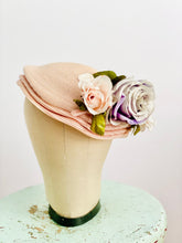 Load image into Gallery viewer, Vintage millinery hats

