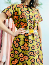 Load image into Gallery viewer, Vintage 1960s daisy print mod dress
