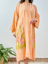 Load image into Gallery viewer, Vintage 1920s embroidered dressing gown/robe
