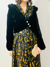 Load image into Gallery viewer, Vintage 1920s Art Deco black velvet coat with balloon sleeves
