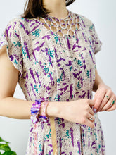 Load image into Gallery viewer, Vintage 1940s novelty print dress woven neckline secret garden

