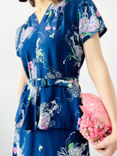Load image into Gallery viewer, Vintage 1940s Novelty Print Dress Ladies w Parasols
