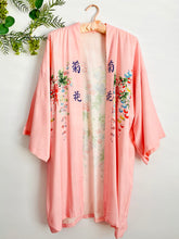Load image into Gallery viewer, Vintage pastel pink daisy florals Japanese kimono
