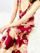 Load image into Gallery viewer, Vintage burgundy color rayon silk floral pink roses print dress

