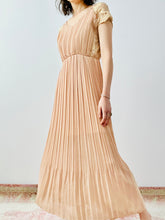 Load image into Gallery viewer, Vintage dusty pink pleated dress
